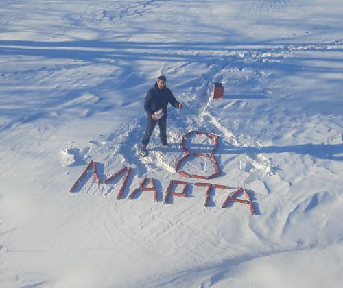 8 марта: открытка - поздравление с высоты птичьего полета